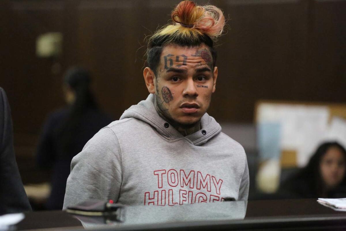Tekashi 6ix9ine sorprende con mensaje de fe y rechaza la brujería