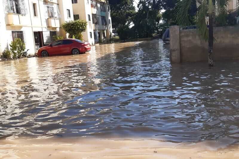 Moradores del residencial Invi-Dorex solicitan al presidente de la República la construcción de un badén