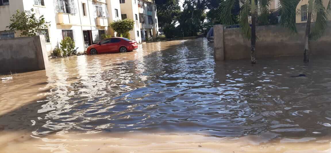 Moradores del residencial Invi-Dorex solicitan al presidente de la República la construcción de un badén