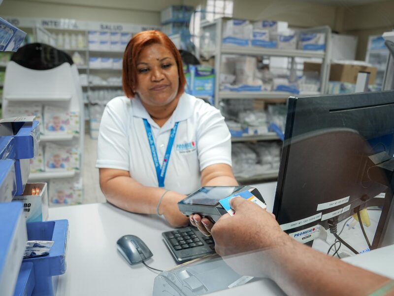 Farmacias del Pueblo dan un paso hacia los pagos digitales con tarjetas