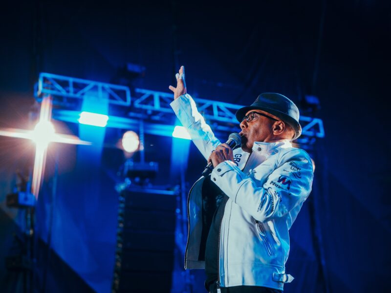 Ramón Orlando hace historia con un concierto olímpico que dimensionó la música popular dominicana
