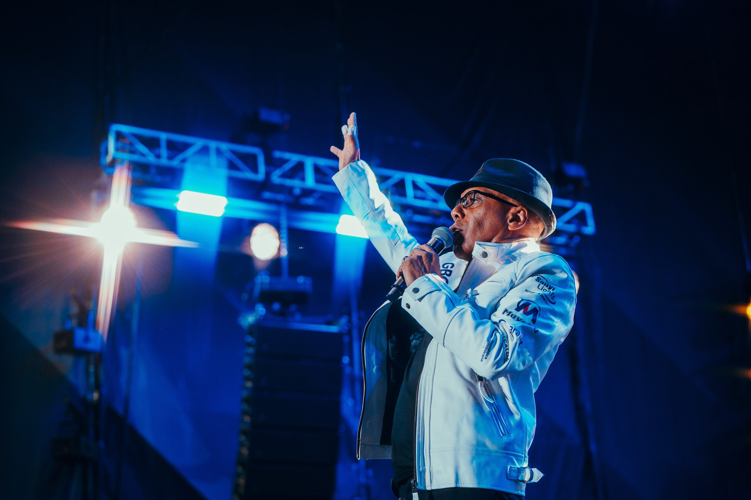 Ramón Orlando hace historia con un concierto olímpico que dimensionó la música popular dominicana