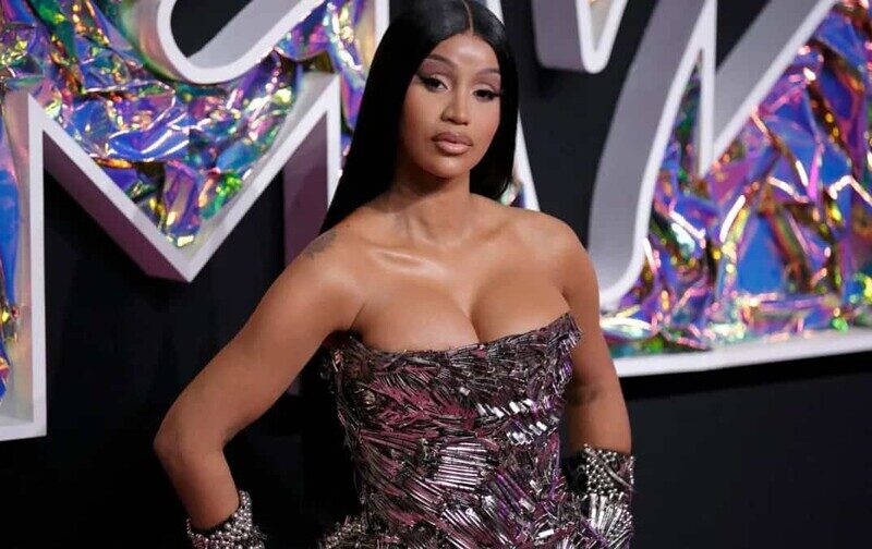 Cardi B vuelve a RD y disfruta de Santiago durante su visita