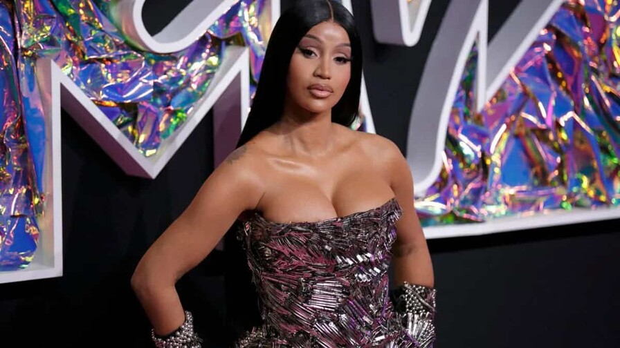 Cardi B vuelve a RD y disfruta de Santiago durante su visita