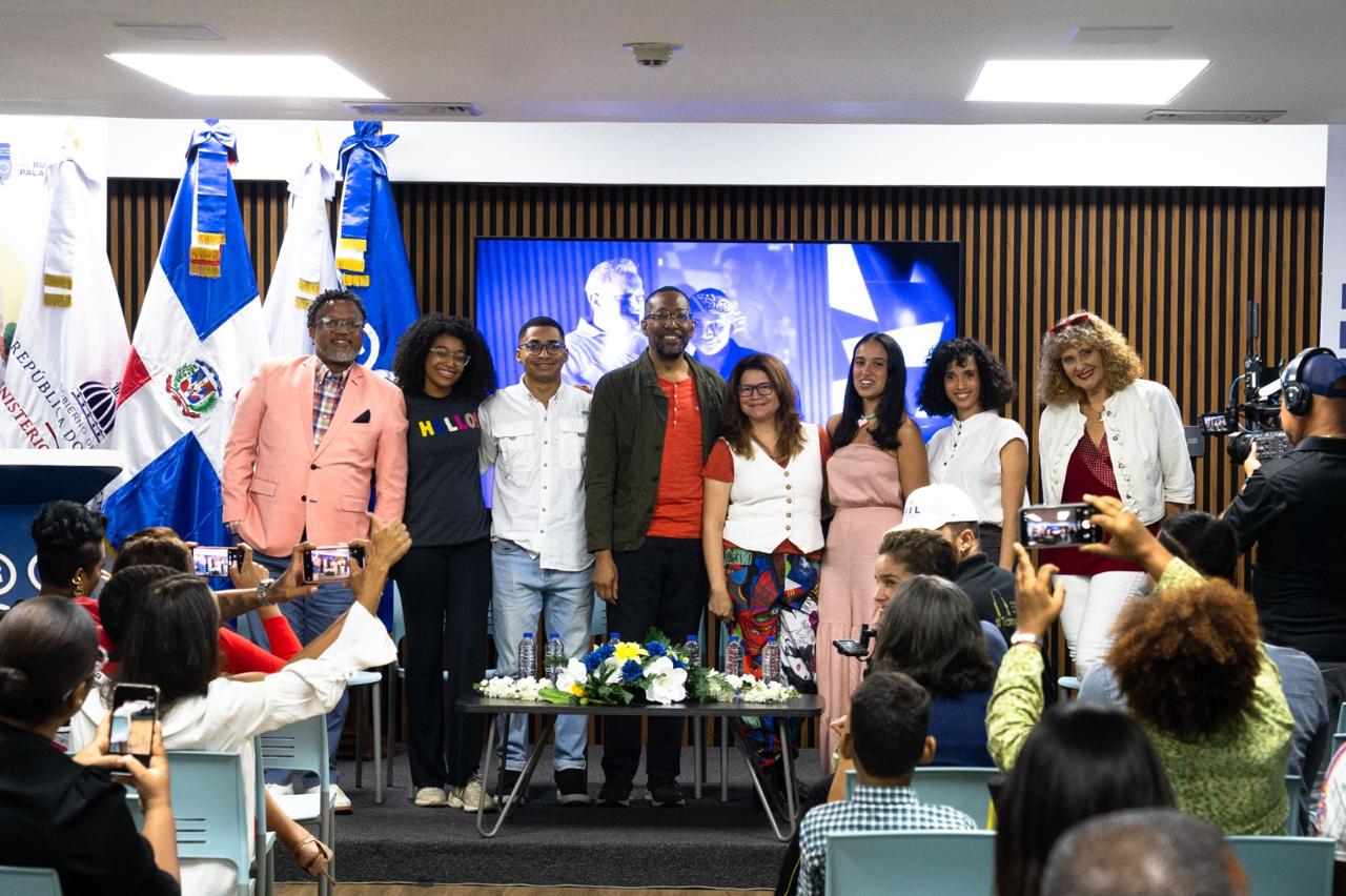 RTVD rompe esquema tradicional y estrena “La Familia Espejo” en streaming antes que en televisión abierta