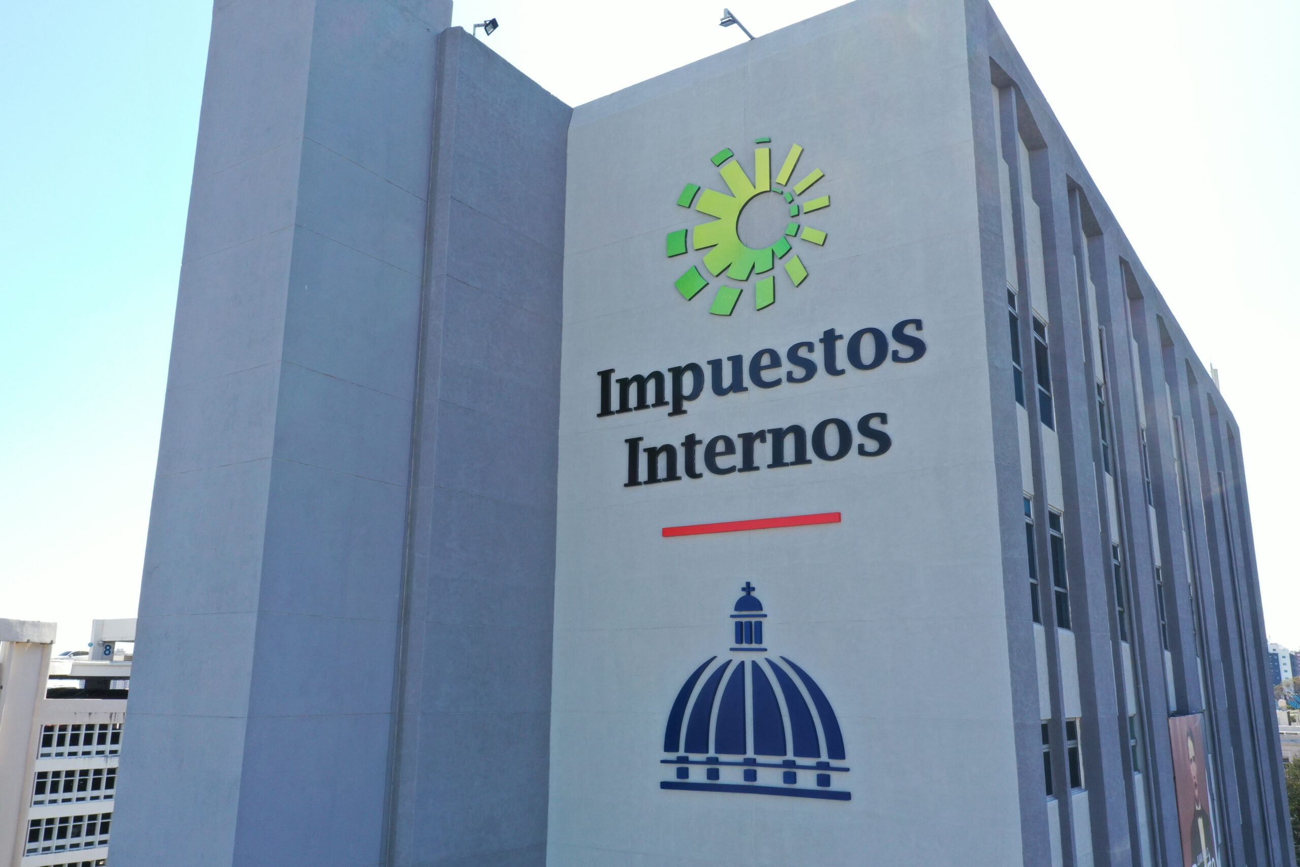 DGII anuncia ajuste en las tarifas del marbete e inicio del periodo de renovación